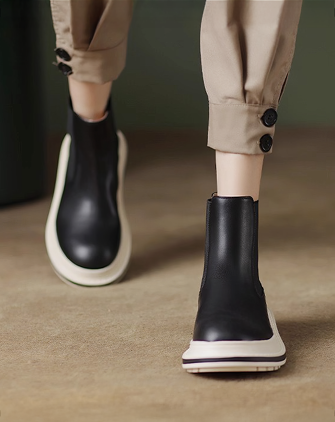 ♀本革／Bold Sole Chelsea Boots