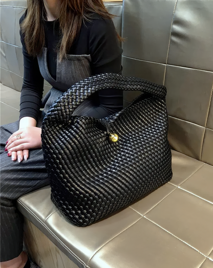 ♀本革／Intrecciato Black Bag