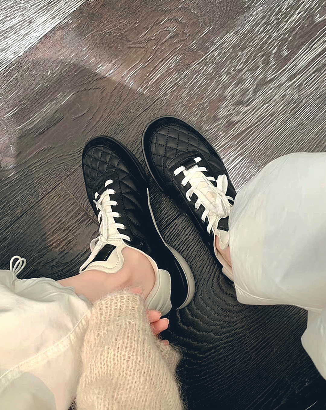 ♀本革／Quilted Leather Sneakers