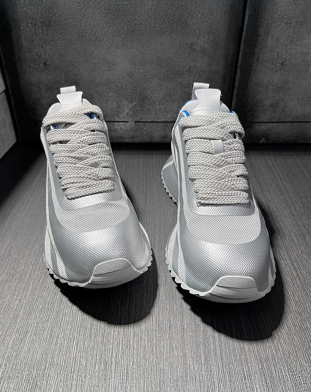 ♂♀Dynamic Stripe Sneakers