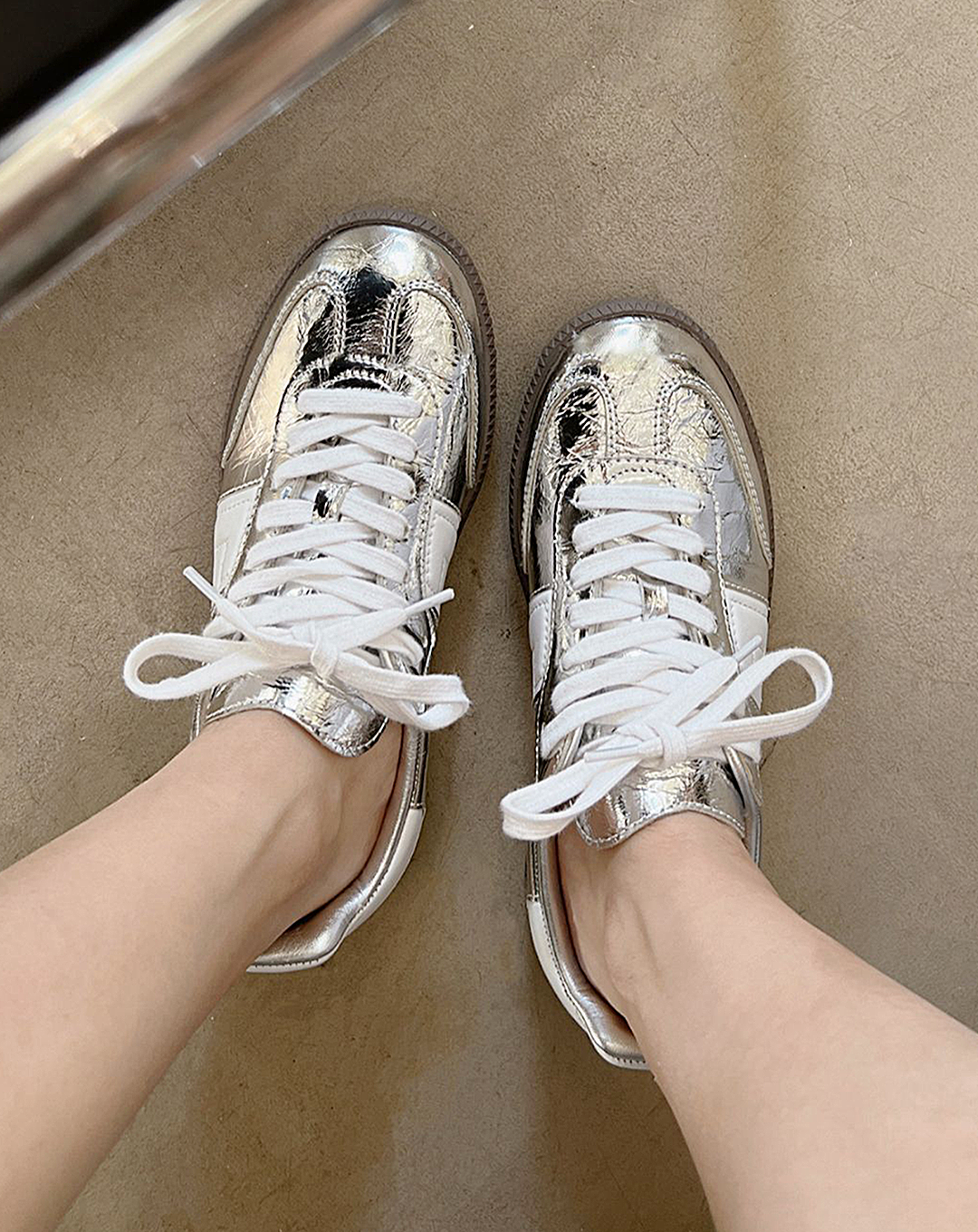 ♀Silver Flat Sneakers