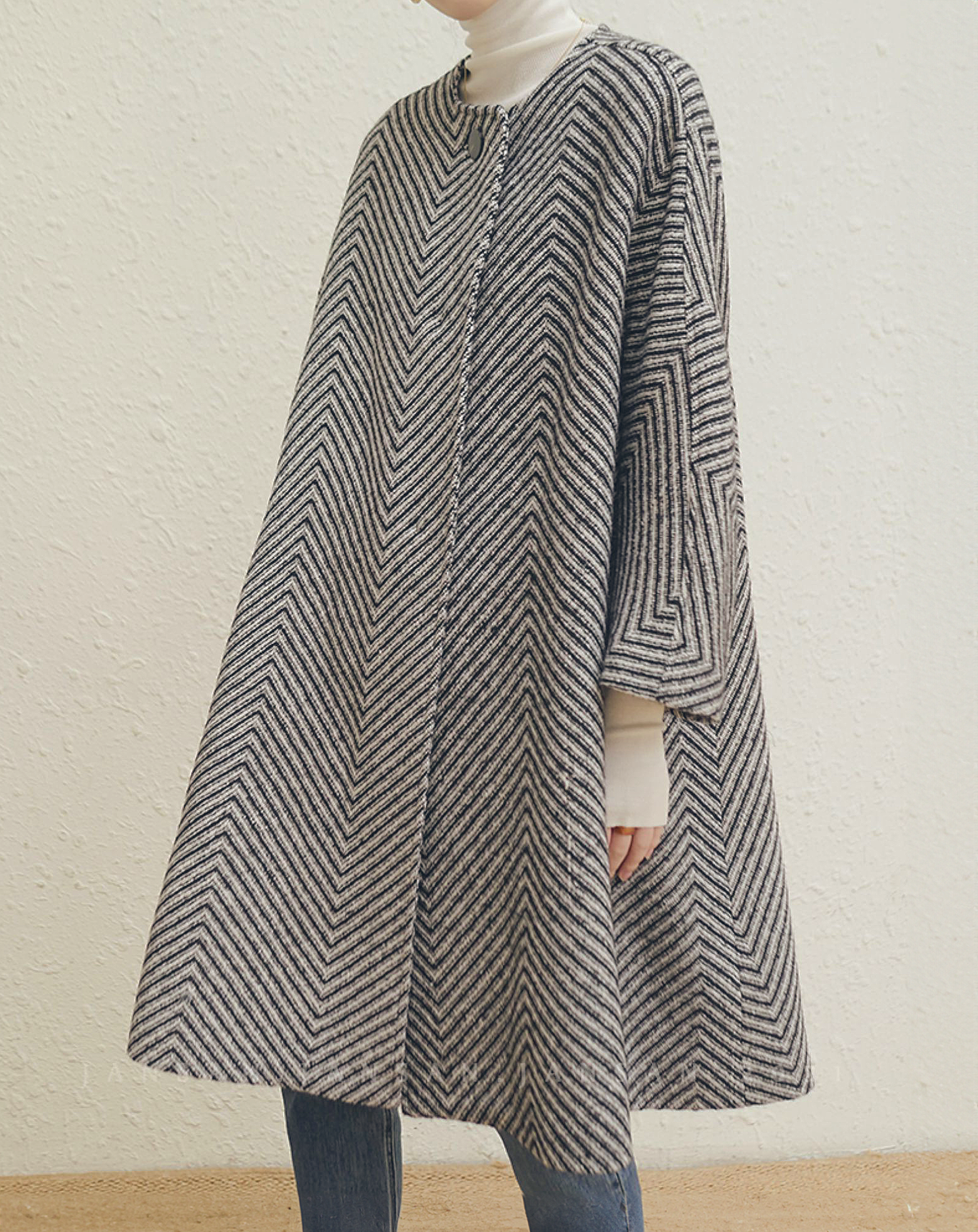 ♀Collarless Herringbone Coat