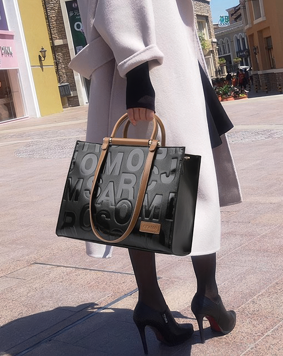 ♀本革／Embossed Logo Bag