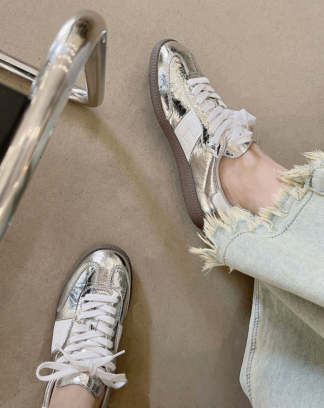 ♀Silver Flat Sneakers