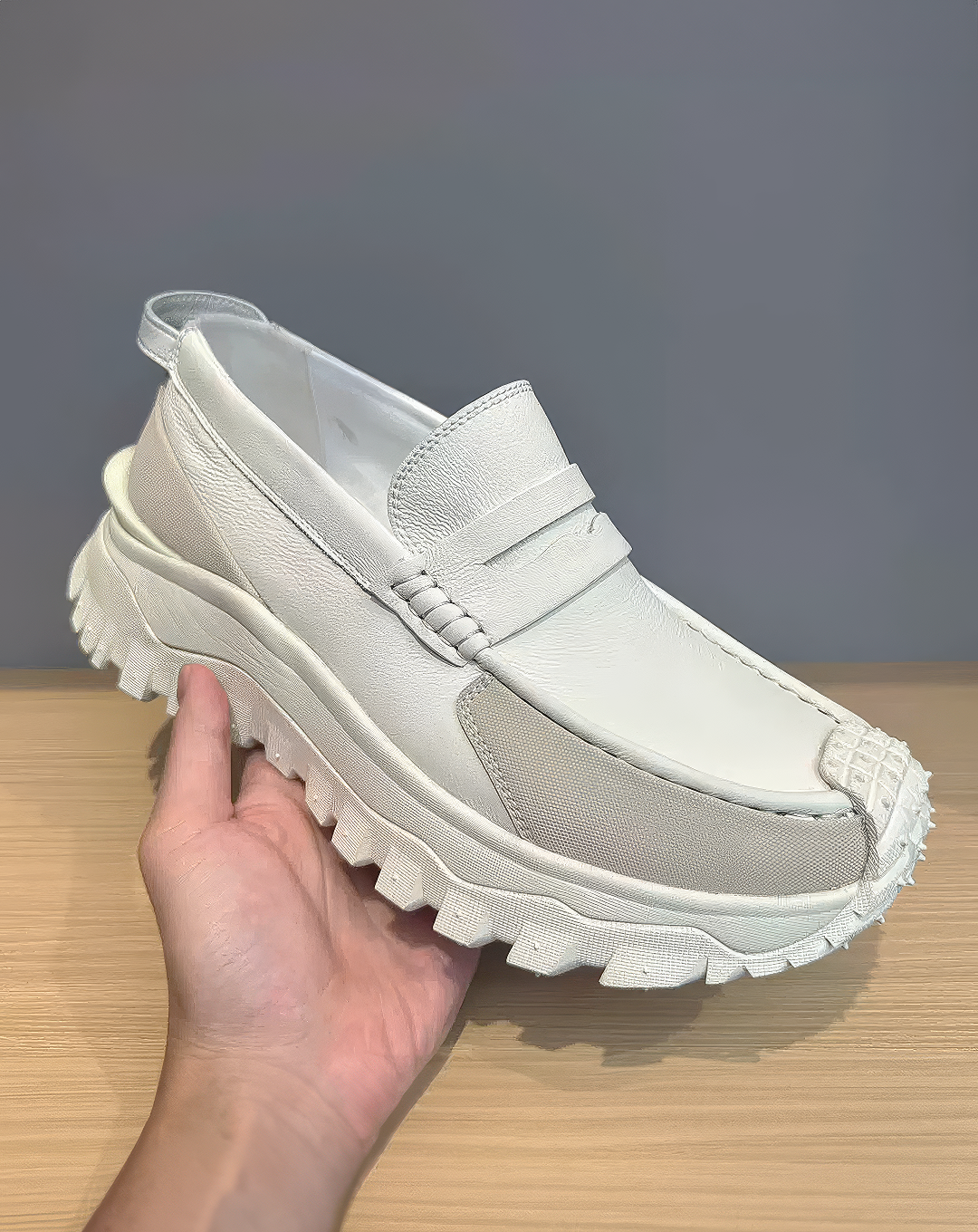 ♂♀Spiked Toe Loafer