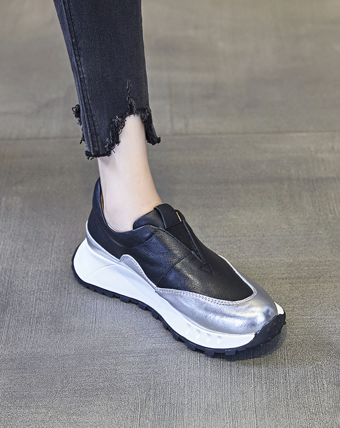 ♀Metallic Trim Wedge Slipons