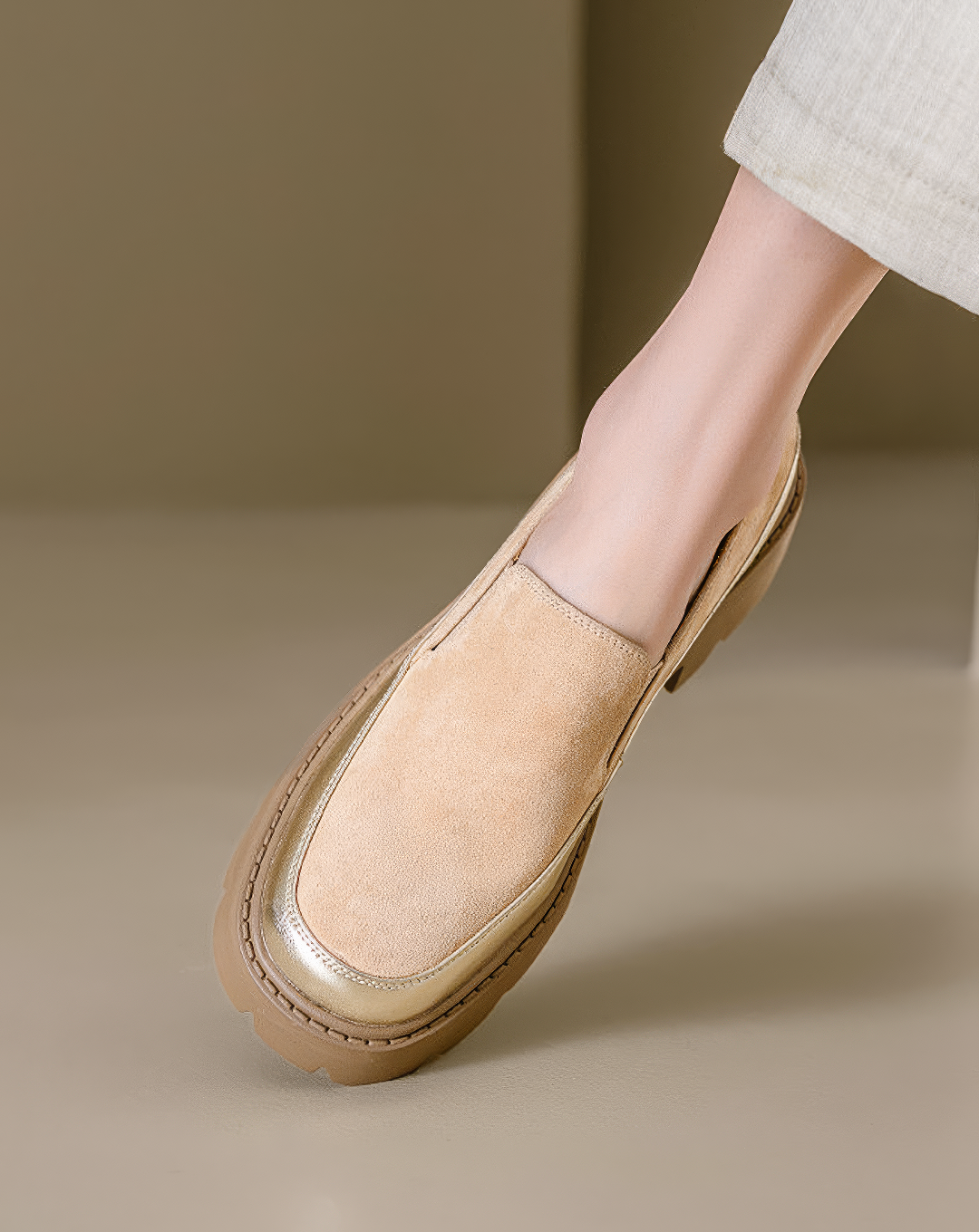 ♀本革／Metallic Trim Rugged Loafers