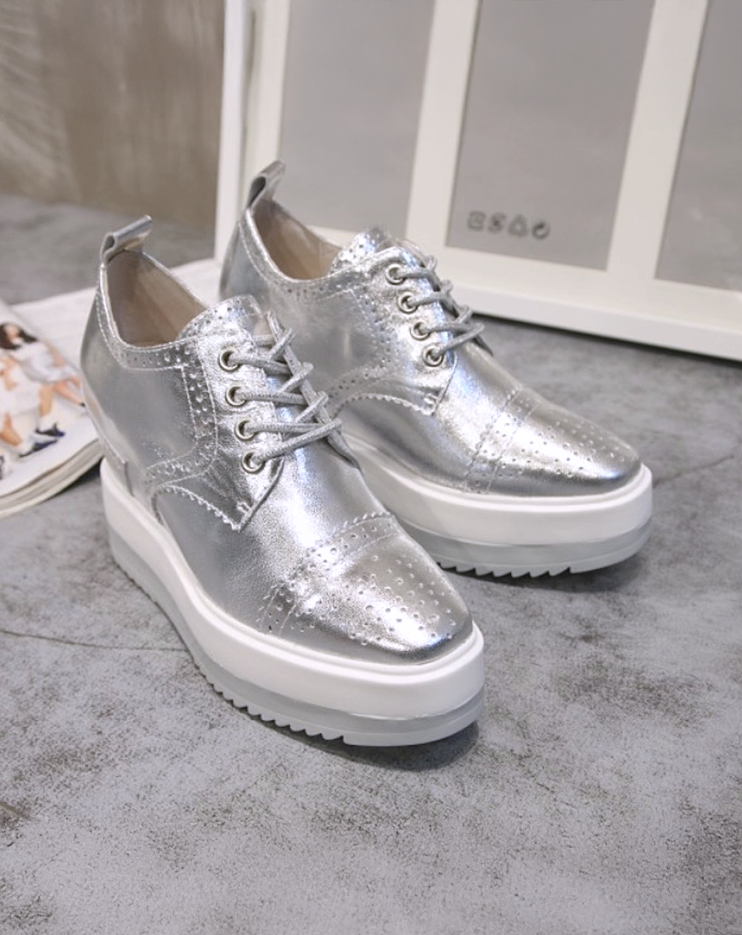 ♀本革／Wingtip Laceup Shoes