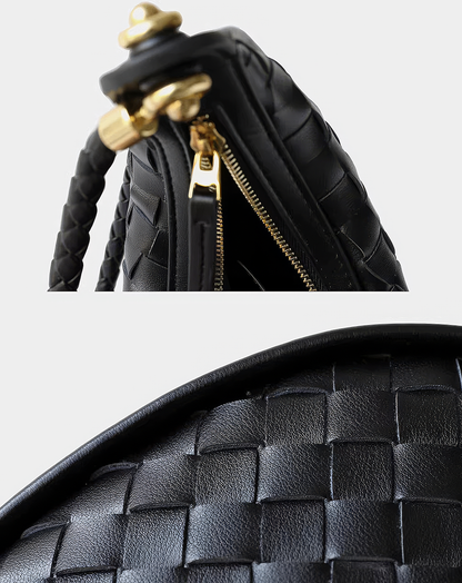 ♀本革／Intrecciato Leather Moon Bag