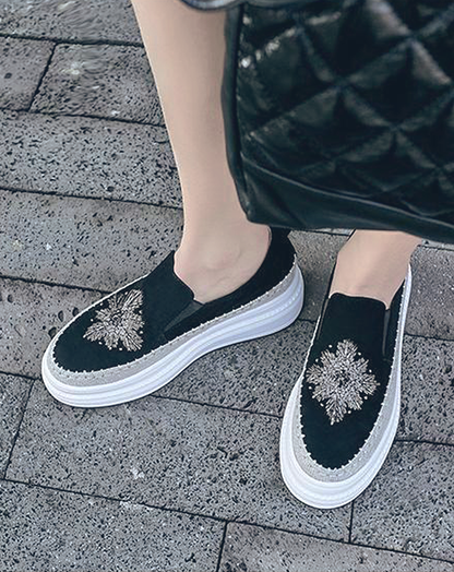 ♀本革／Embroidered Design Platform Slip-on