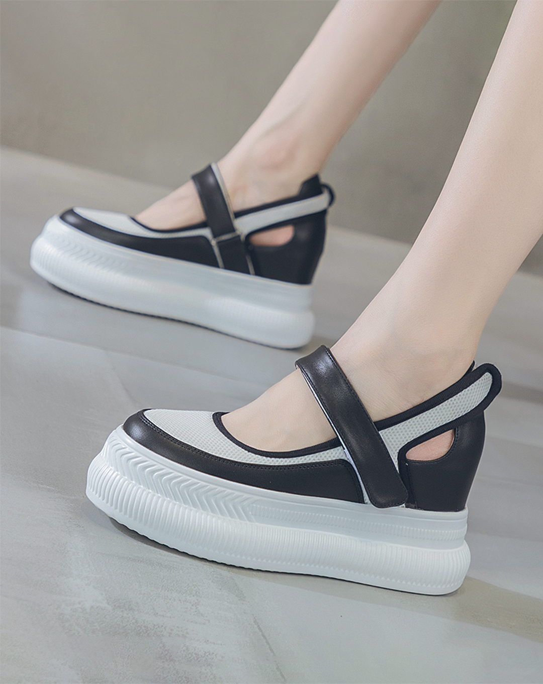 ♀ Platform Sporty Sandals