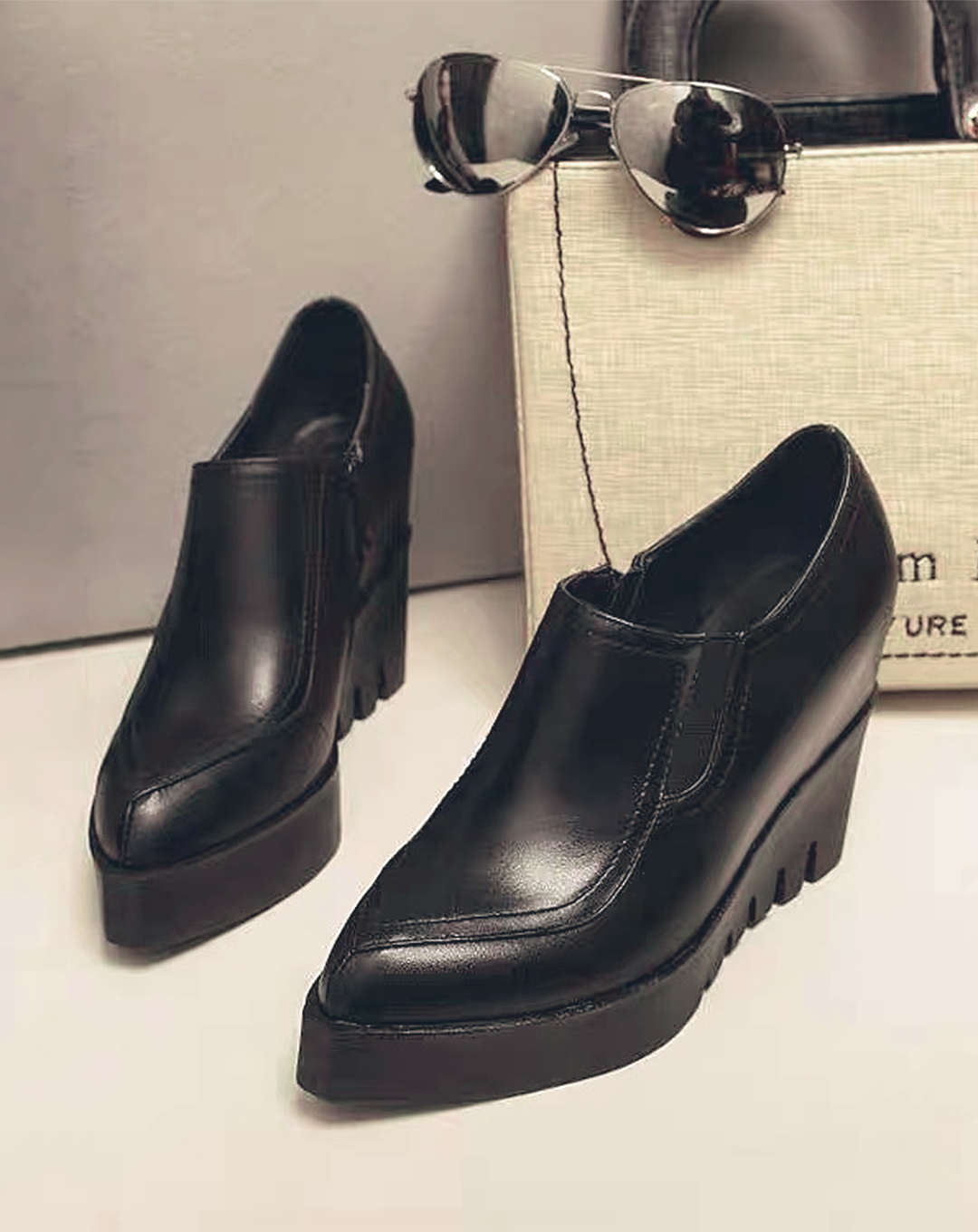 ♀ 本革／Leather Pointed Toe Wedge Sole Shoes