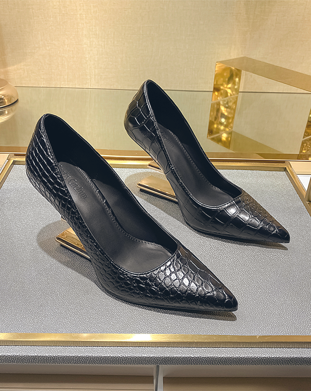 ♀ 本革／Metal Heel Pointed Toe Shoes