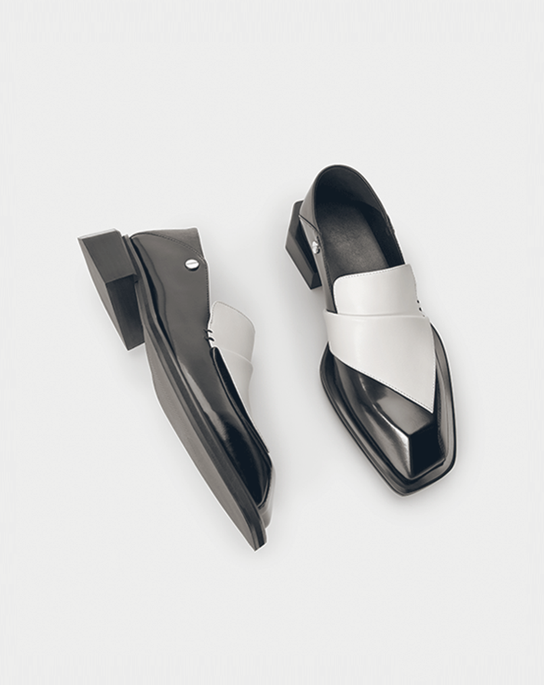 ♀Crease Design Square Toe Loafer