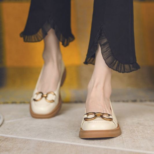 ♀ Buckle Round Toe White Loafer