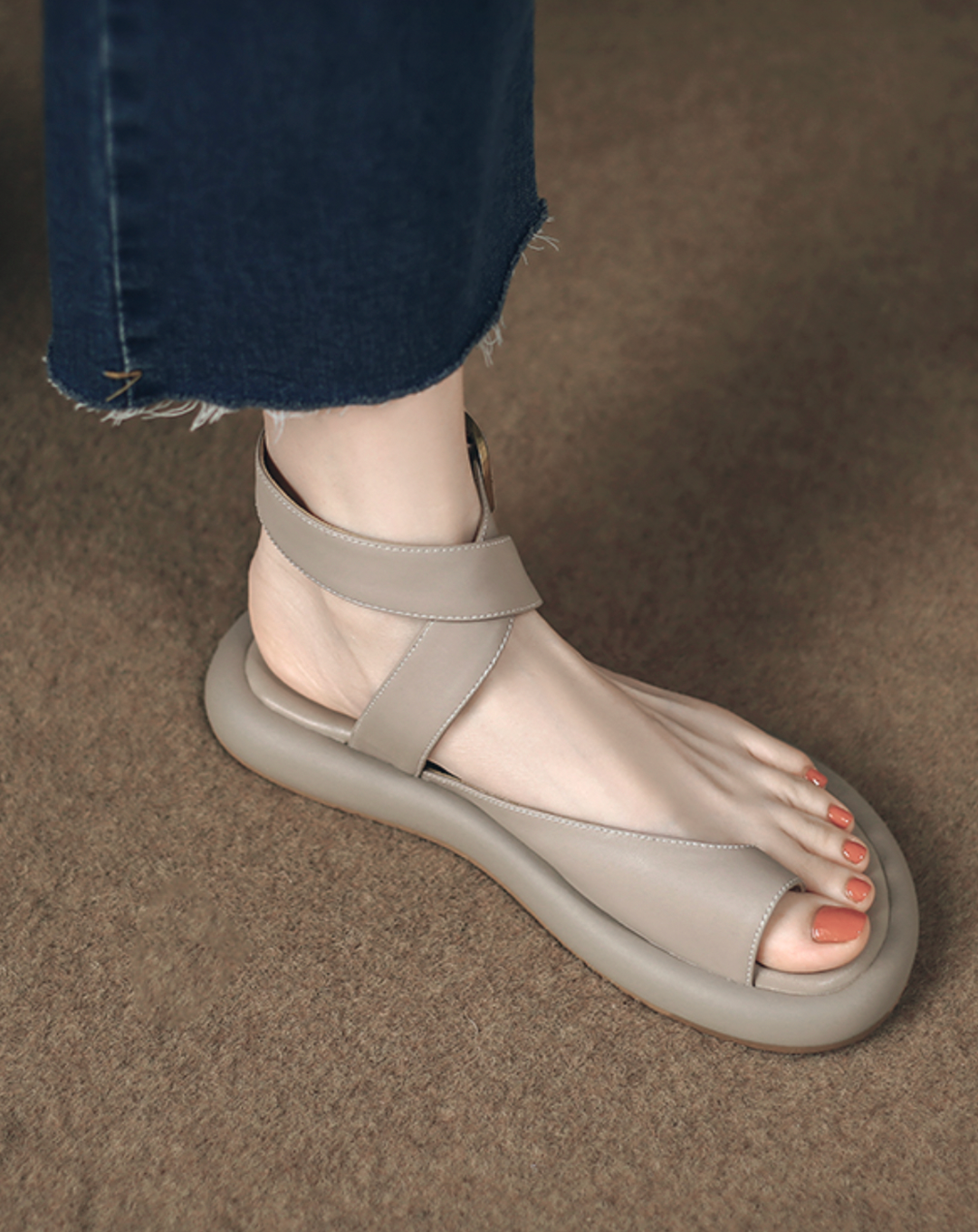 ♀本革／Cross Strap Sandals