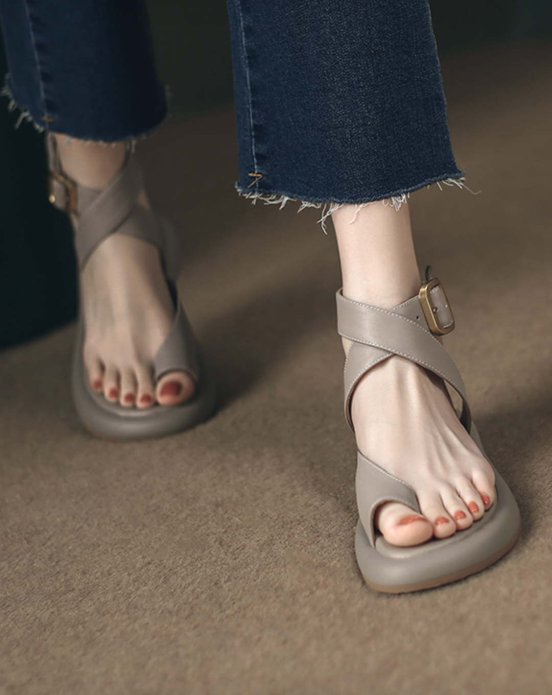♀本革／Cross Strap Sandals
